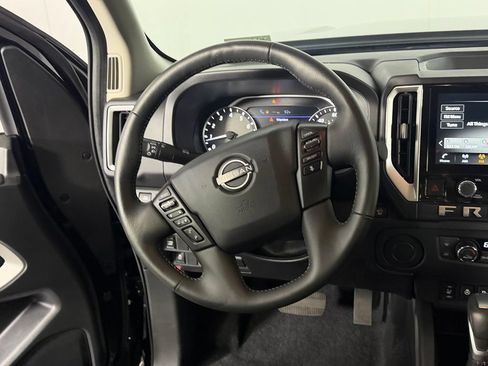 Used 2025 Nissan Frontier SV w/ SV Convenience Package RWD image 14