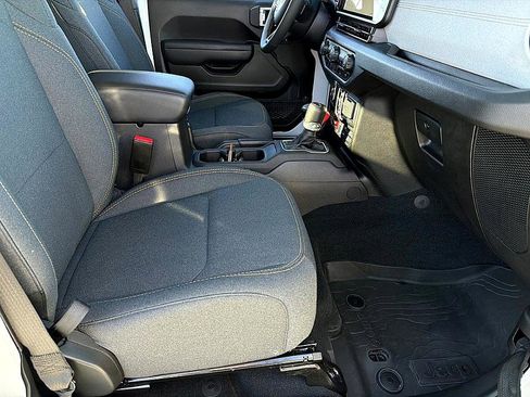 Used 2024 Jeep Gladiator Sport image 25