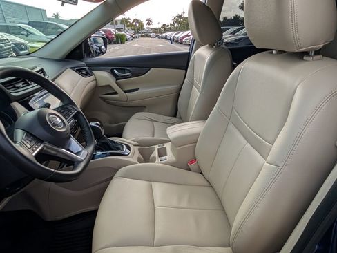 Used 2017 Nissan Rogue SV FWD image 10