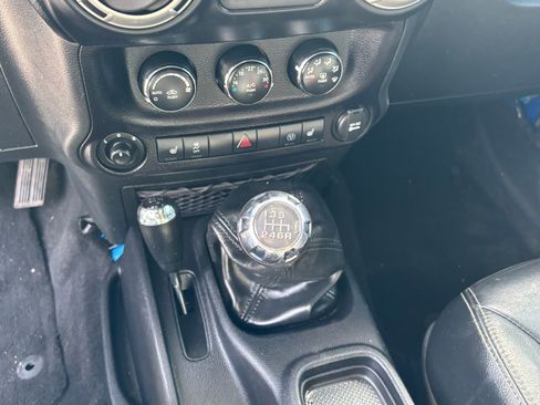 Used 2016 Jeep Wrangler Unlimited Sahara w/ Mopar Chrome Edition Group AWD/4WD image 9