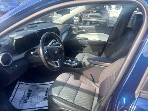 Used 2024 Chevrolet Trax LT w/ Sunroof Package image 20