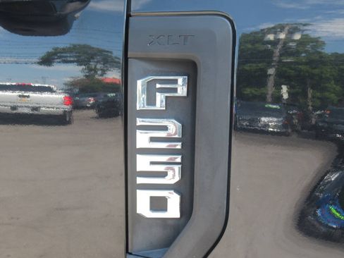 Used 2019 Ford F250 XLT w/ XLT Value Package AWD/4WD image 5