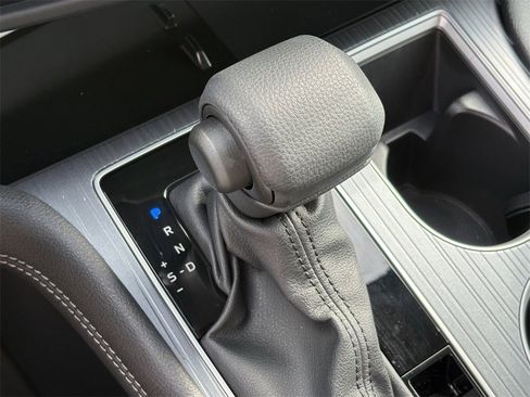 Used 2025 Toyota Sienna LE image 21