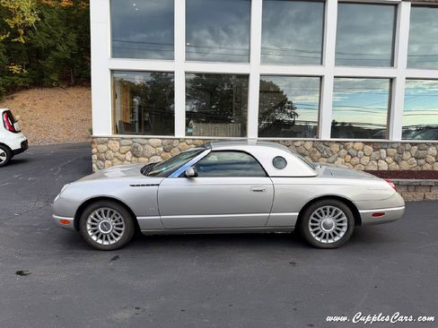Used 2004 Ford Thunderbird image 9