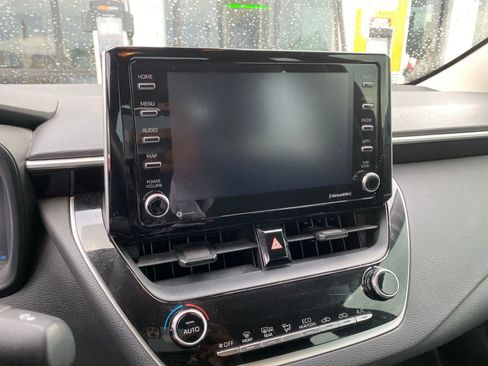 Used 2021 Toyota Corolla LE FWD image 6