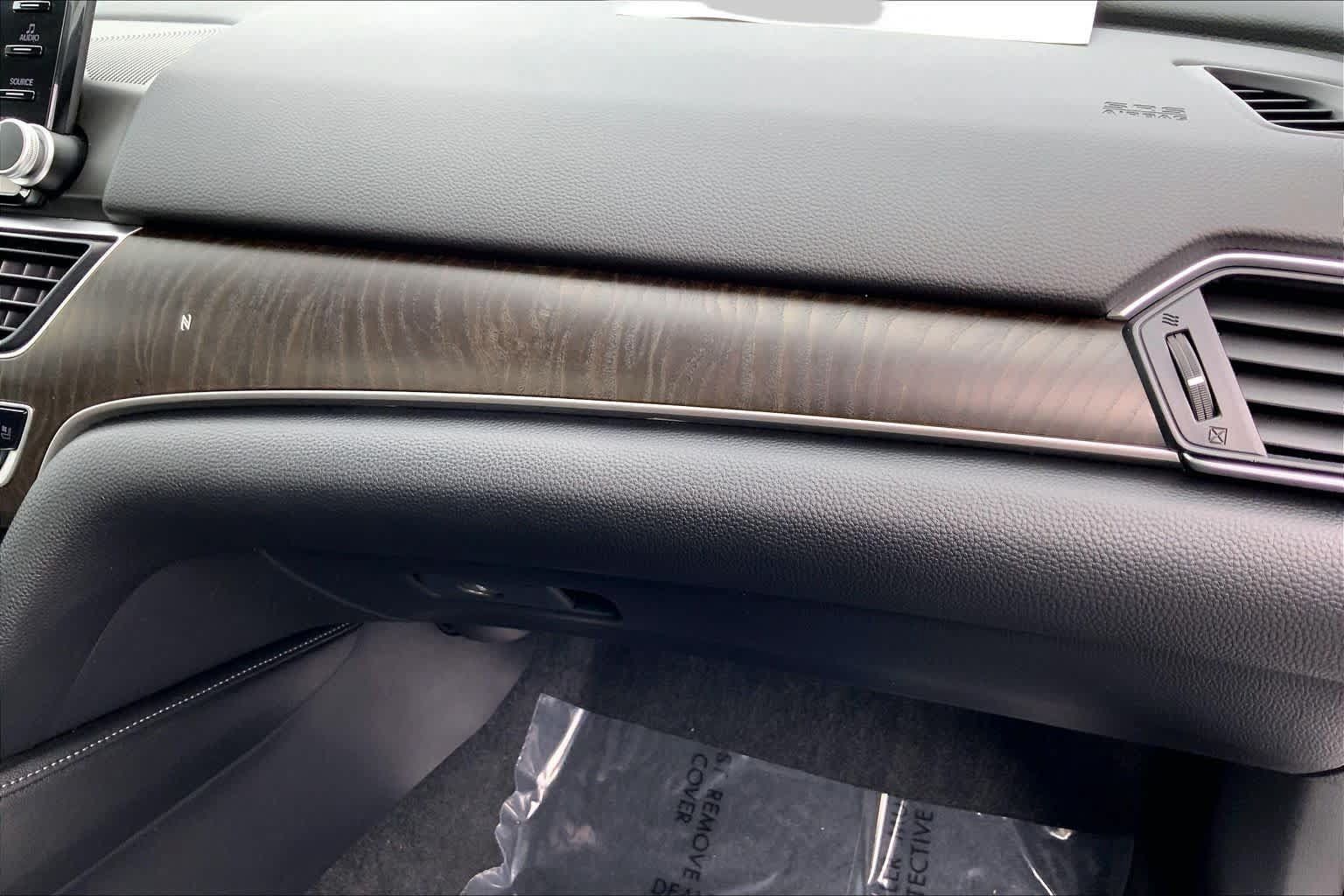 Used 2020 Honda Accord Touring image 18