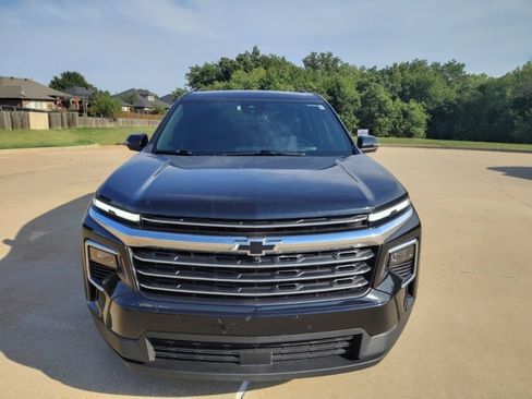Used 2024 Chevrolet Traverse LT w/ LPO, Floor Liner Package FWD image 3