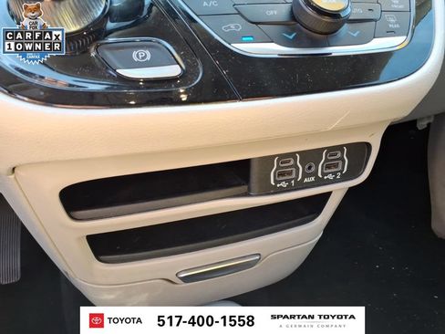 Used 2023 Chrysler Pacifica Touring-L FWD image 21