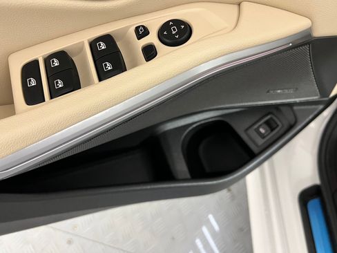 Used 2025 BMW 330i xDrive Sedan w/ Premium Package AWD/4WD image 19