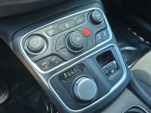 Used 2016 Chrysler 200 LX FWD image 22