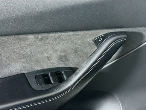 Used 2021 Tesla Model Y Long Range image 15