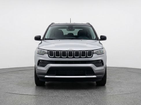 Used 2025 Jeep Compass Limited image 2