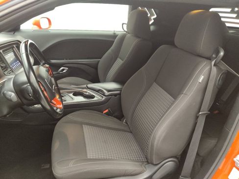 Used 2021 Dodge Challenger SXT w/ Driver Convenience Group RWD image 17