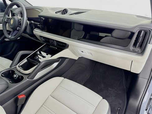 New 2026 Porsche Cayenne image 32