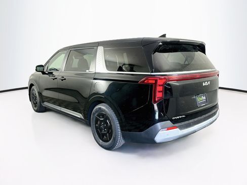Used 2025 Kia Carnival FWD image 5