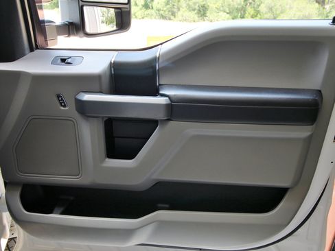 Used 2017 Ford F350 XLT w/ XLT Value Package AWD/4WD image 32