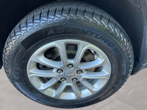 Used 2021 Jeep Grand Cherokee Laredo X AWD/4WD image 14