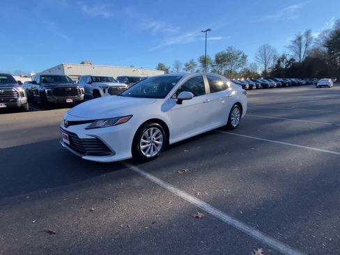 Used 2023 Toyota Camry LE image 10