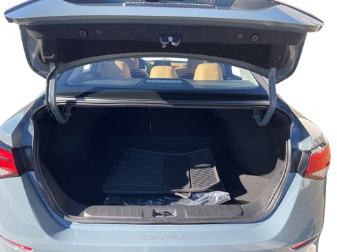 Used 2025 Nissan Sentra SV w/ SV Premium Package image 6