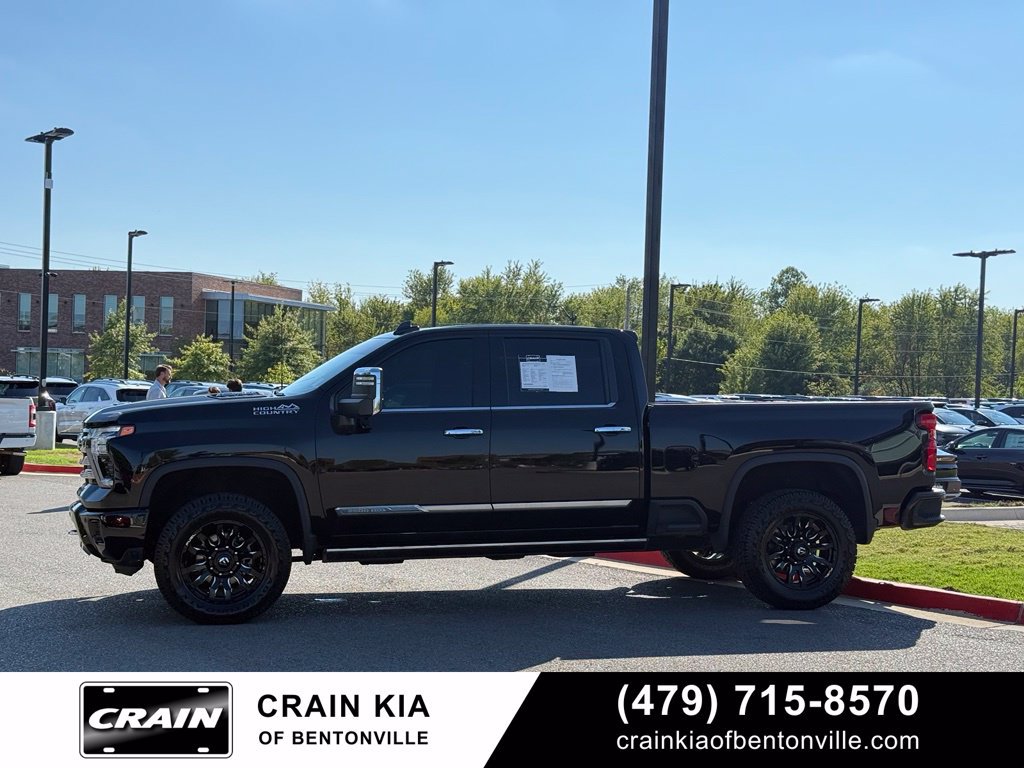 Used 2024 Chevrolet Silverado 2500 High Country w/ High Country Premium Package AWD/4WD image 4
