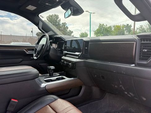 Used 2023 Chevrolet Silverado 1500 High Country w/ High Country Premium Package AWD/4WD image 9