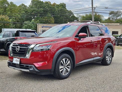 Certified 2022 Nissan Pathfinder SL image 3