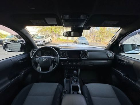 Used 2020 Toyota Tacoma TRD Sport w/ Technology Package image 10