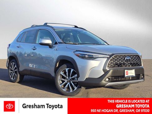 Certified 2022 Toyota Corolla Cross XLE image 1