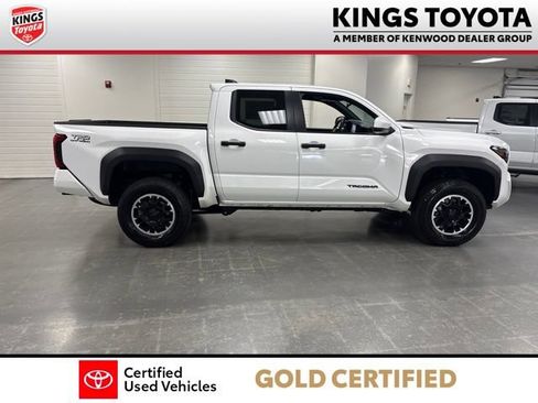 Certified 2024 Toyota Tacoma TRD Off-Road AWD/4WD image 9