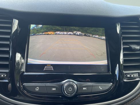 Used 2020 Chevrolet Trax LT w/ LT Convenience Package image 21