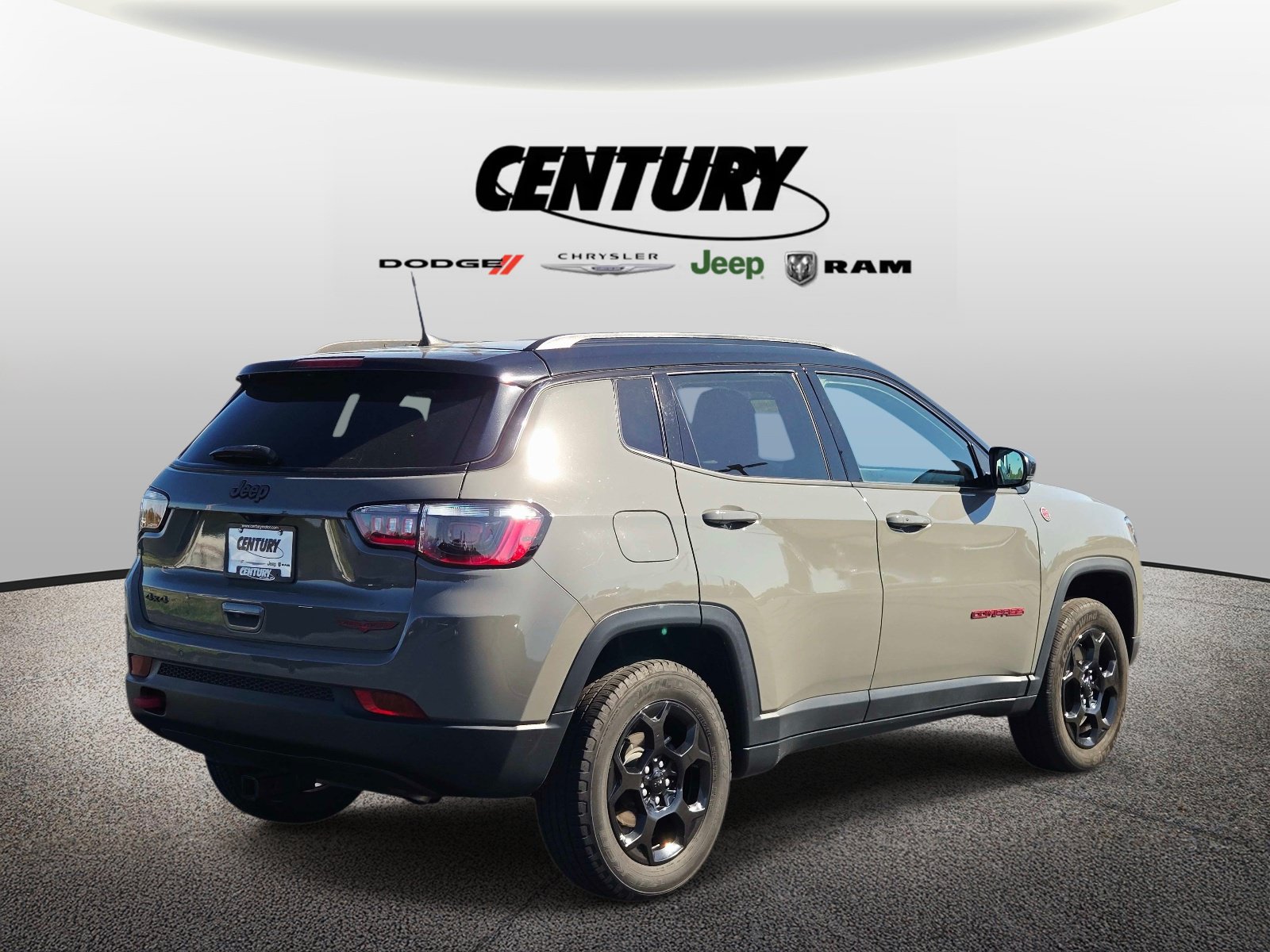 Used 2023 Jeep Compass Trailhawk AWD/4WD image 4