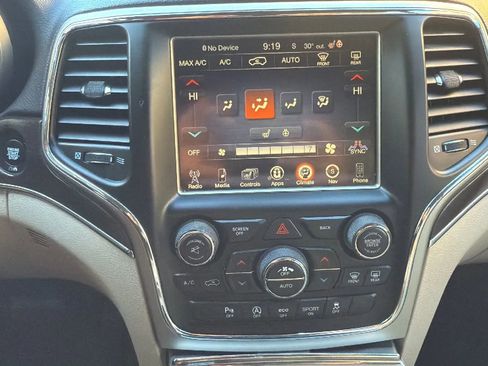 Used 2017 Jeep Grand Cherokee Limited image 17