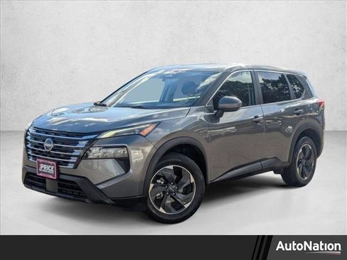 Used 2024 Nissan Rogue SV image 1