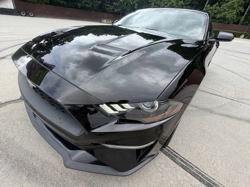 Used 2018 Ford Mustang Coupe w/ Equipment Group 101A RWD image 22