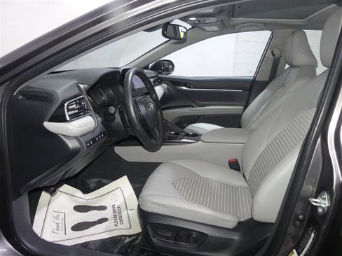 Used 2024 Toyota Camry SE w/ Cold Weather Package FWD image 21