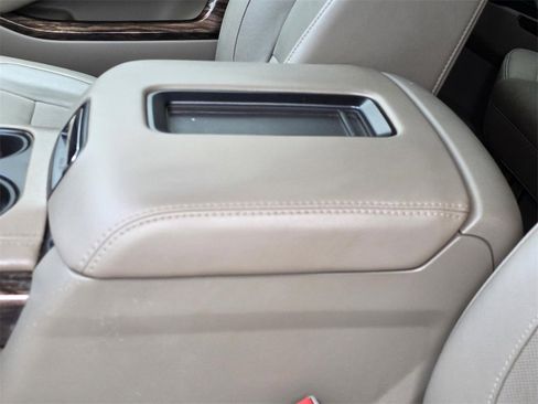 Used 2019 GMC Yukon XL SLT w/ Open Road Package image 10