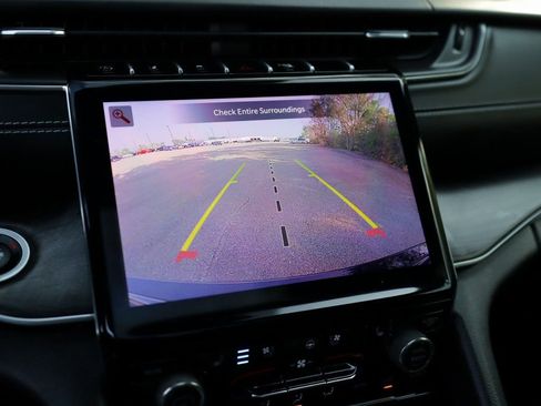 Used 2022 Jeep Grand Cherokee Overland w/ Luxury Tech Group IV image 18