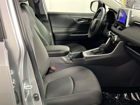 Used 2025 Toyota RAV4 XLE image 28