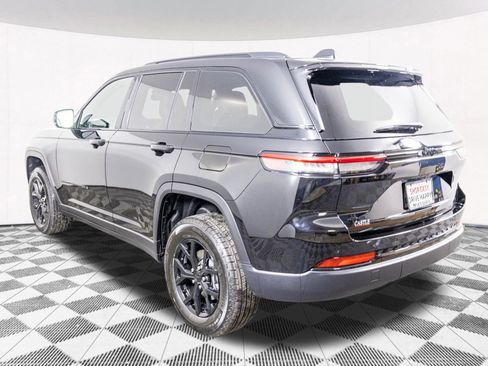 New 2025 Jeep Grand Cherokee Laredo image 13