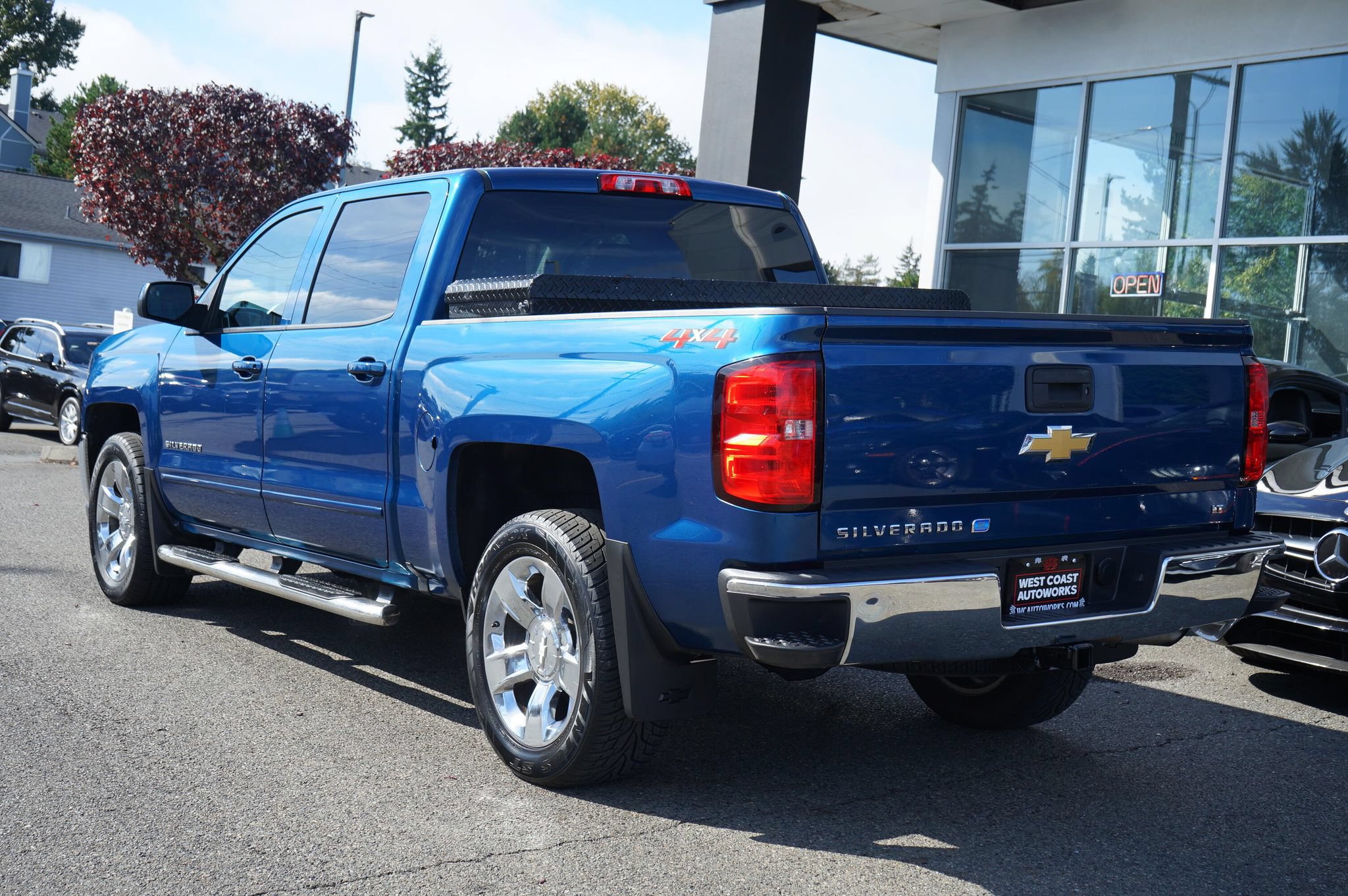 Used 2018 Chevrolet Silverado 1500 LT w/ LT Eassist Package AWD/4WD image 3