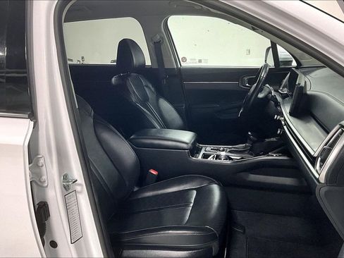 Used 2024 Kia Sorento S image 10