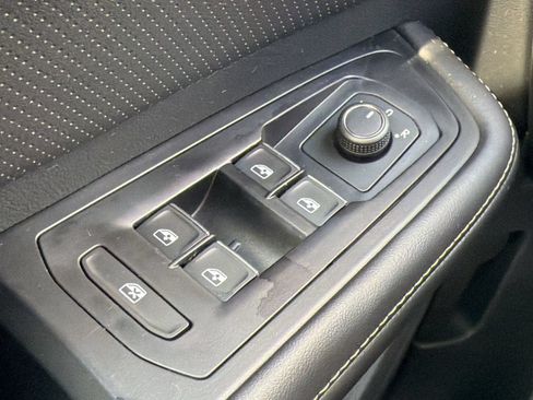 Used 2026 Volkswagen Atlas Cross Sport SE FWD image 30