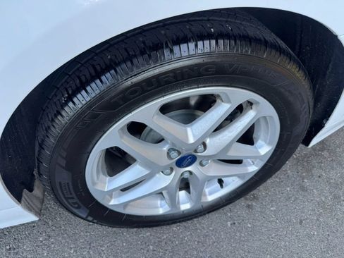 Used 2014 Ford Fusion SE FWD image 17