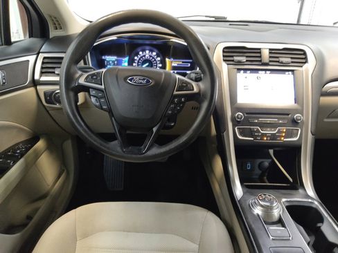 Used 2017 Ford Fusion SE w/ Fusion SE Technology Package FWD image 22