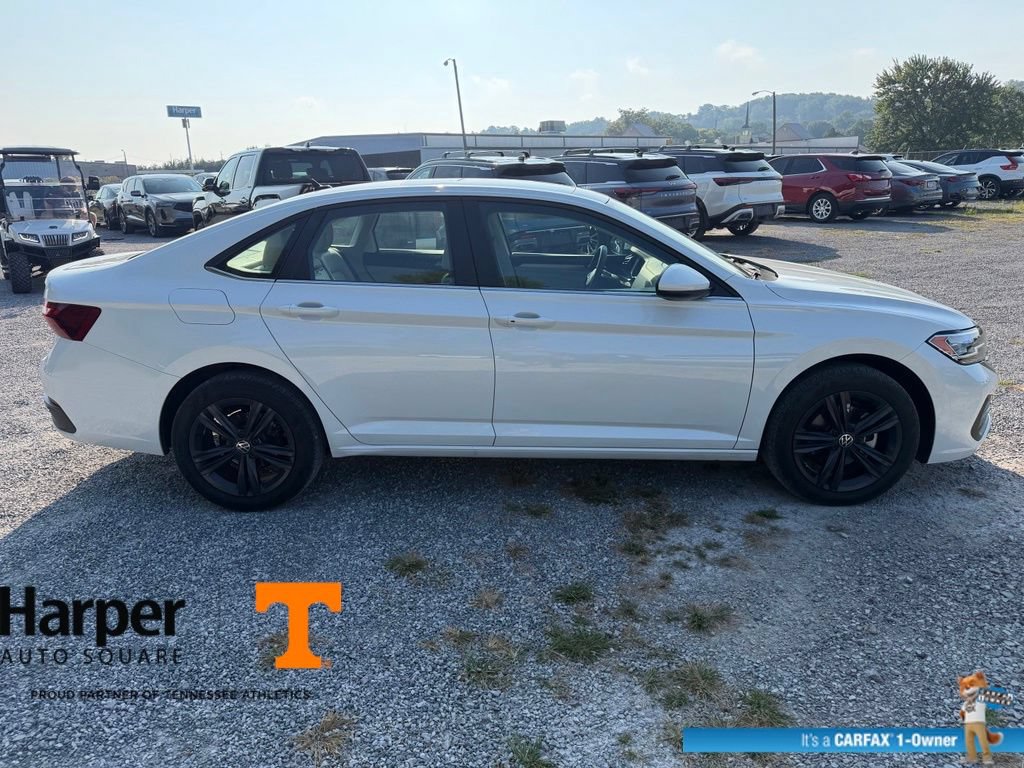 Used 2024 Volkswagen Jetta SE w/ Panoramic Sunroof Package FWD image 6