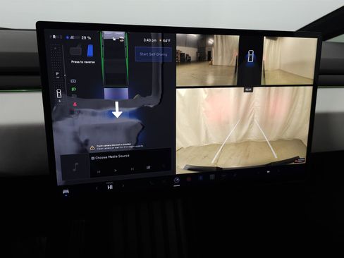 Used 2024 Tesla Cybertruck AWD Crew Cab image 31