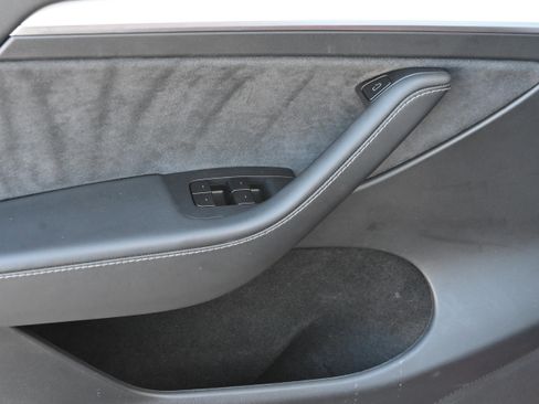 Used 2025 Tesla Model Y Long Range image 23
