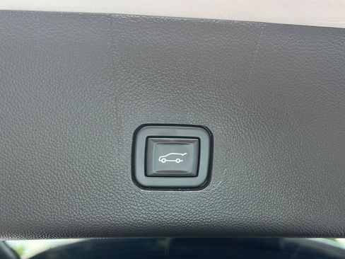 Used 2023 Chevrolet Traverse RS AWD/4WD image 30