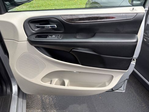 Used 2020 Dodge Grand Caravan SE FWD image 15