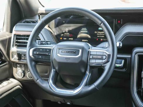 Used 2025 GMC Yukon XL Denali AWD/4WD image 15